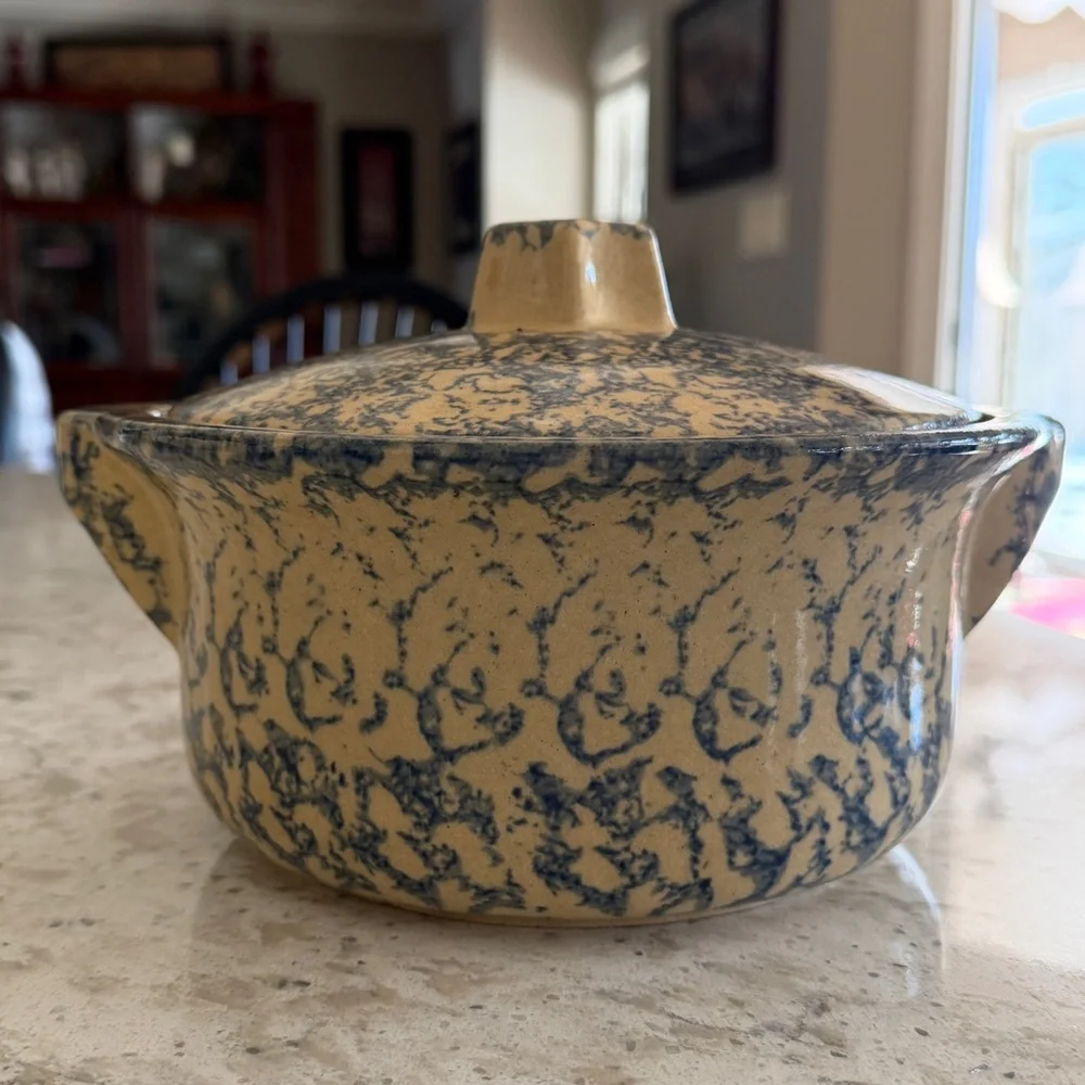 Vintage Robinson Ransbottom Blue Spongeware Crock w/Lid Stoneware Bean Pot. G13